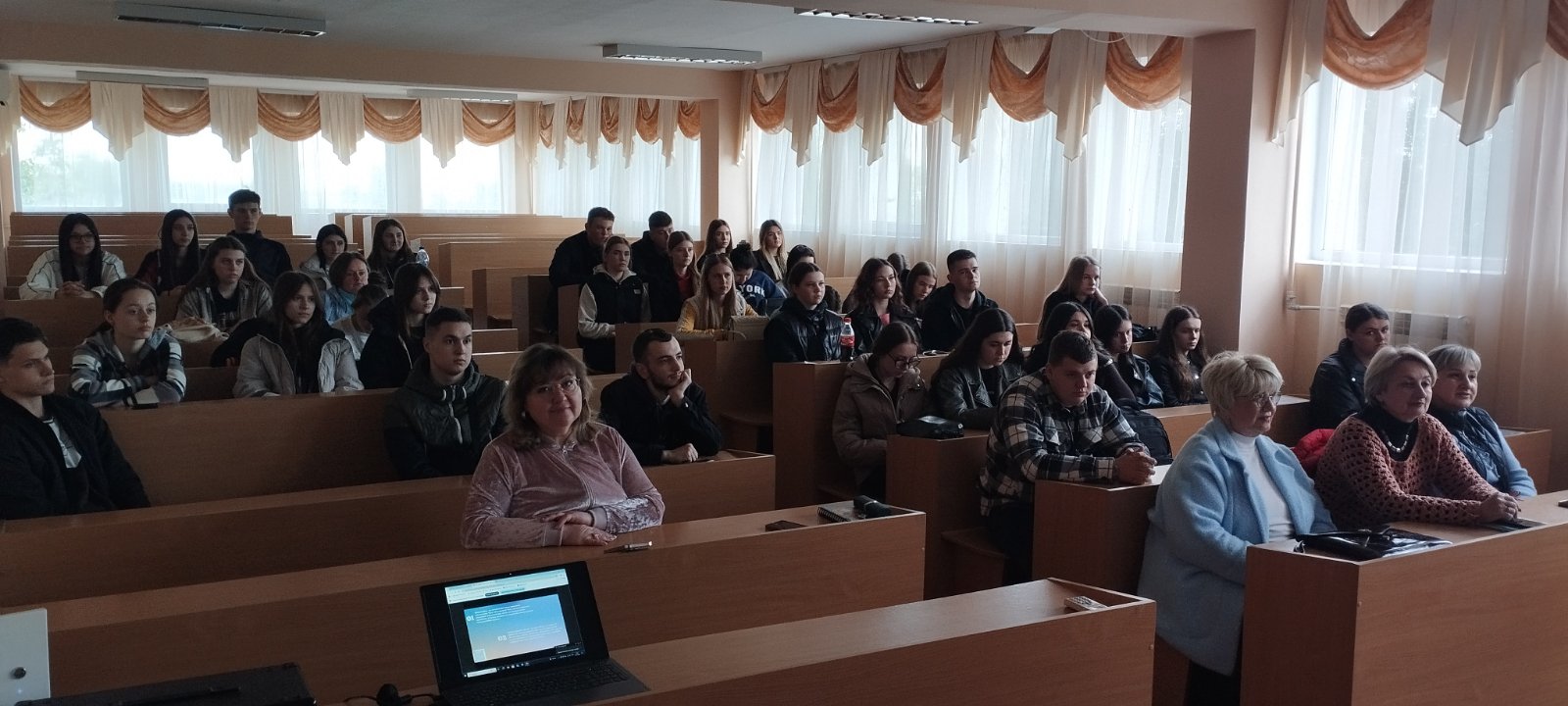 Студенти мегу на лекторії