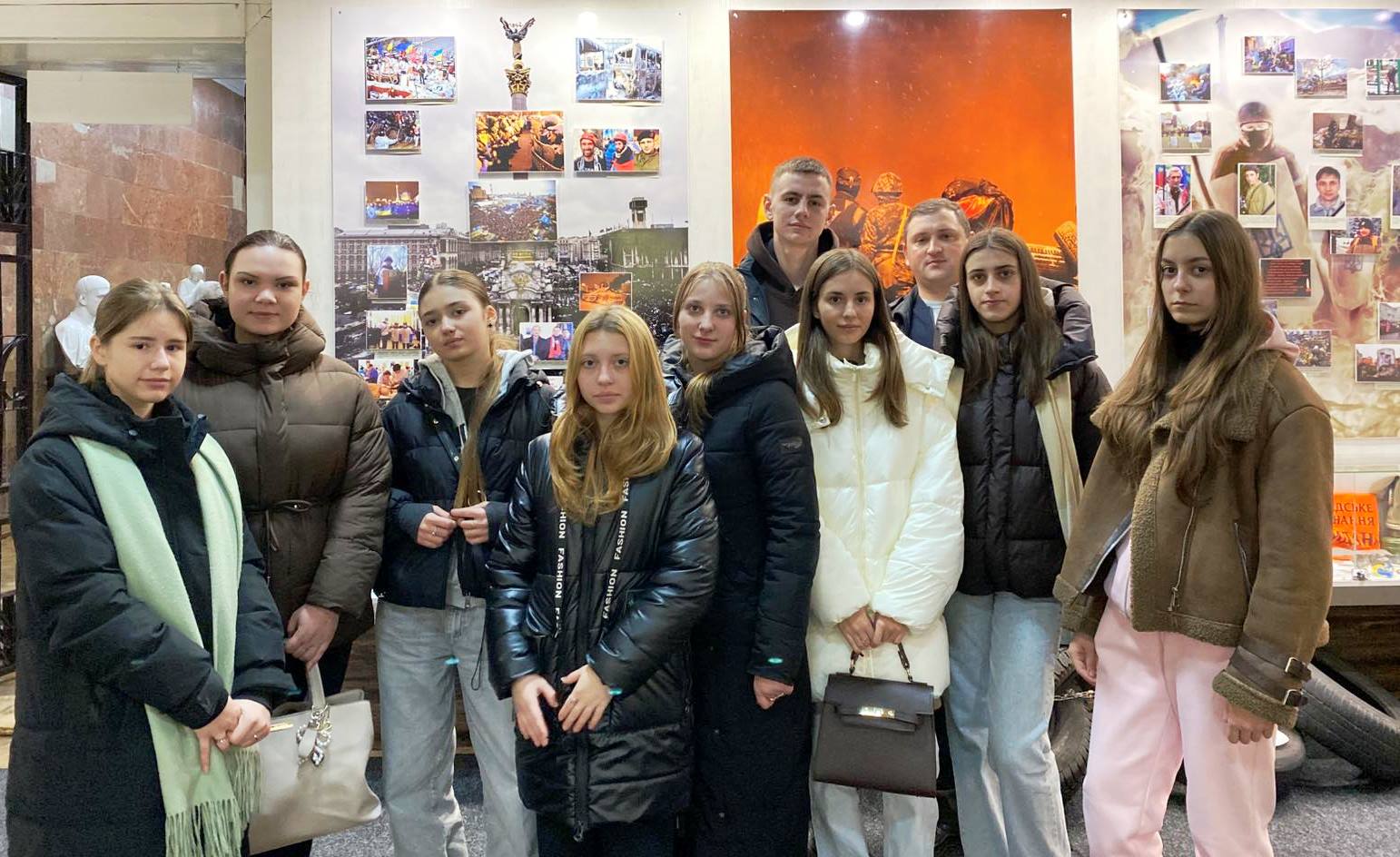 З нагоди Дня Гідності та Свободи, 25 листопада, студенти факультету географії, історії та туризму відвідали Рівненський обласний краєзнавчий музей