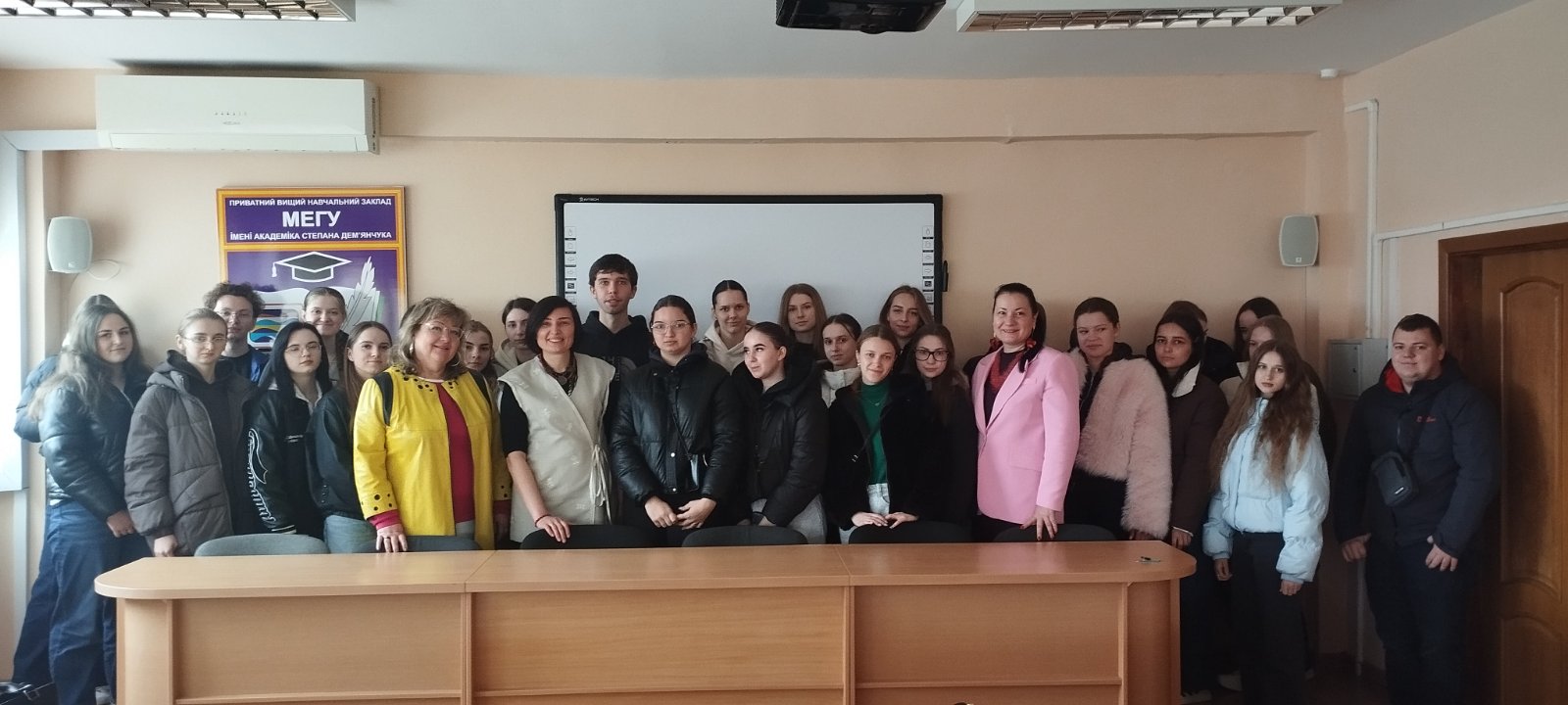 Лекторій "Історія як джерело сили та стійкості у час війни"