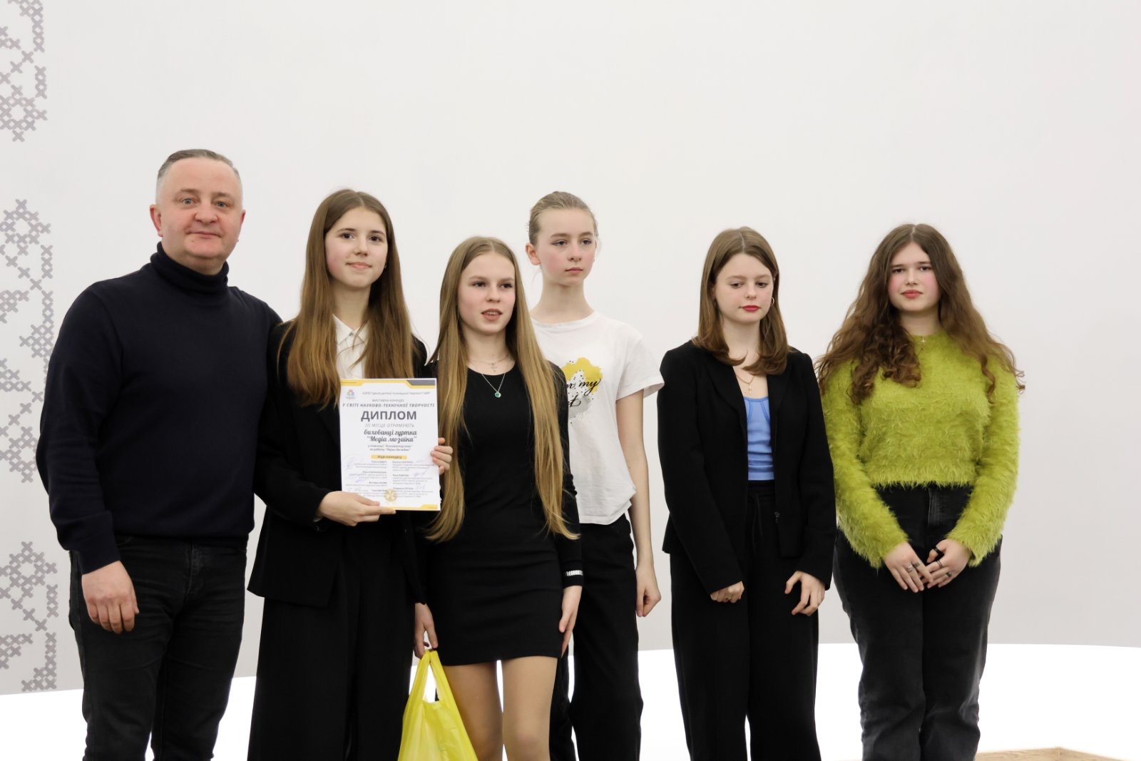 Викладачі факультету журналістики МЕГУ відзначили переможців учнівських робіт кінофотоконкурсу у Костополі 