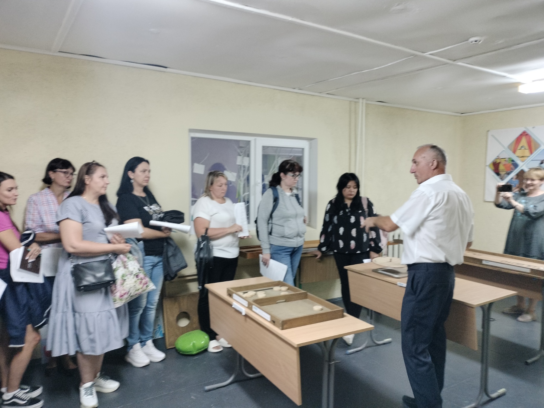 Проведення лекцій та тренінгів для помічників осіб з обмеженими
