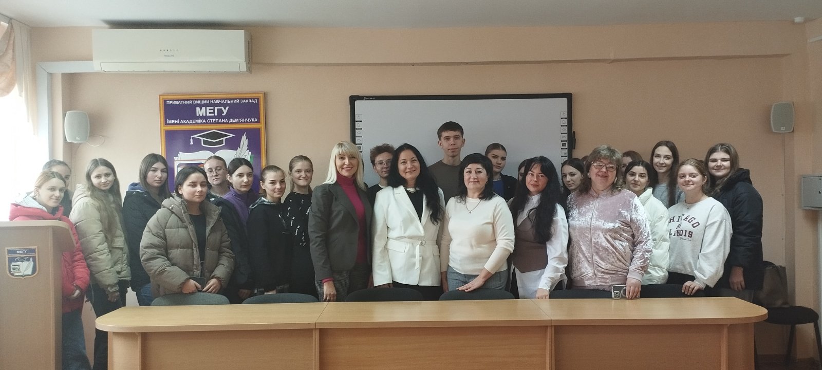 З нагоди Дня ментального здоров’я у межах Всеукраїнської програми ментального здоров’я «Ти як?» (ініціативи першої леді Олени Зеленської) відбувся лекторій  клінічного психолога, психотерапевта КП "Обласний  інформаційно-аналітичний центр медичної статистики" Тетяни Радченко на тему "Піклуємось про ментальне здоров'я: як запобігти виникненню хвороб душі". На лекторії було схарактеризовано сутність та складові ментального здоров'я, проаналізовано результати "Опитування суб'єктивної оцінки власного ментального здоров'я українців", проведеного Gradus Research Company впродовж 2022-2024 років. Цінним було опис психологічних практик управління стресом та особливостей піклування особистості щодо власного фізичного, психічного та духовного здоров'я. На лекторії розгорнулась дискусія щодо можливостей плекання резильєнтності та формування стресостійкості особистості 