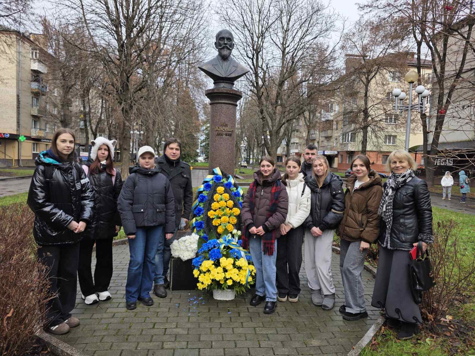 Викладачі та студенти історико-філологічного факультету МЕГУ на уроці Пам’яти до 120-річчя від Дня народження Ніла Хасевича, видатного українського художника та воїна УПА