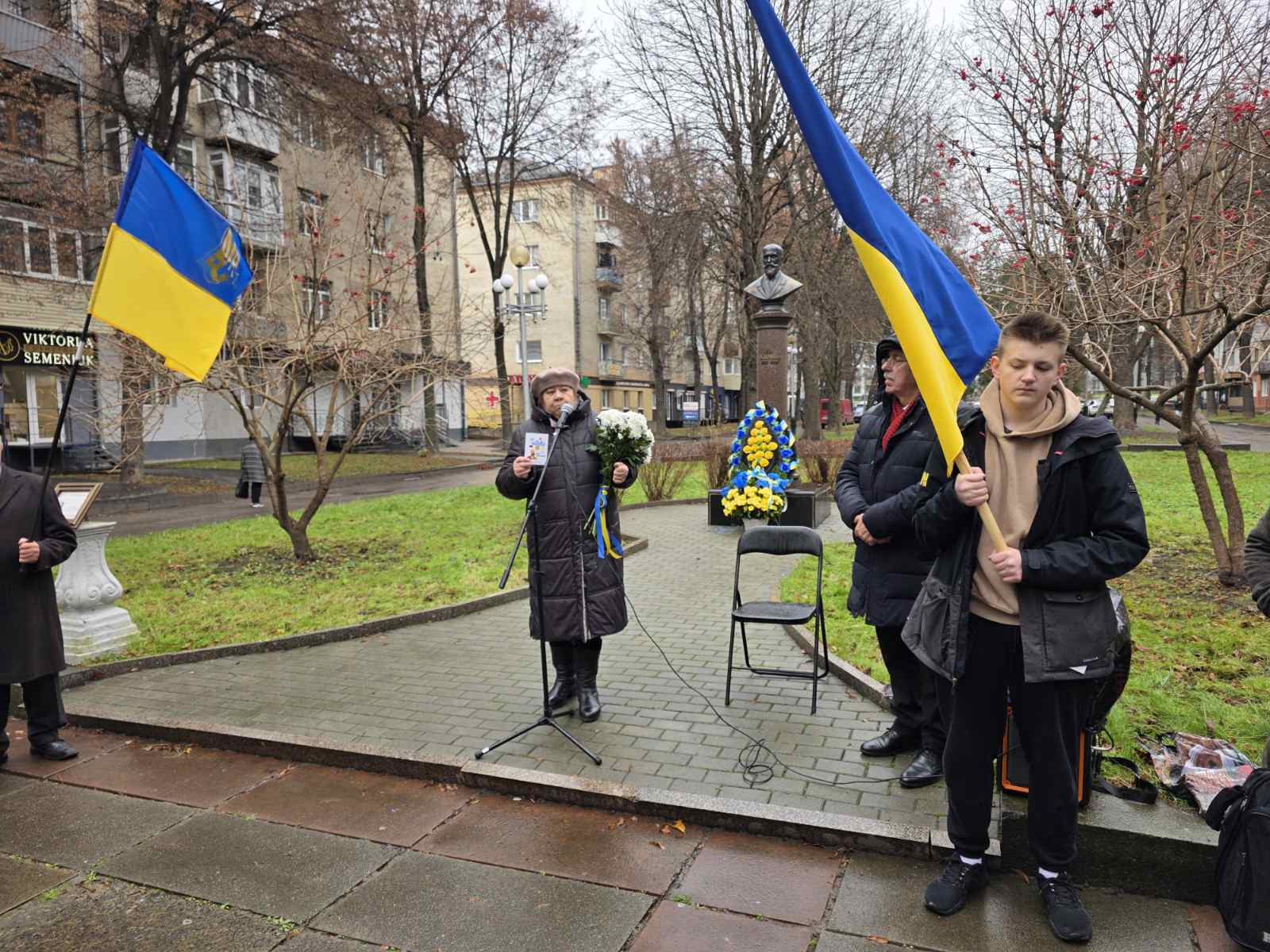 Викладачі та студенти історико-філологічного факультету МЕГУ на уроці Пам’яти до 120-річчя від Дня народження Ніла Хасевича, видатного українського художника та воїна УПА