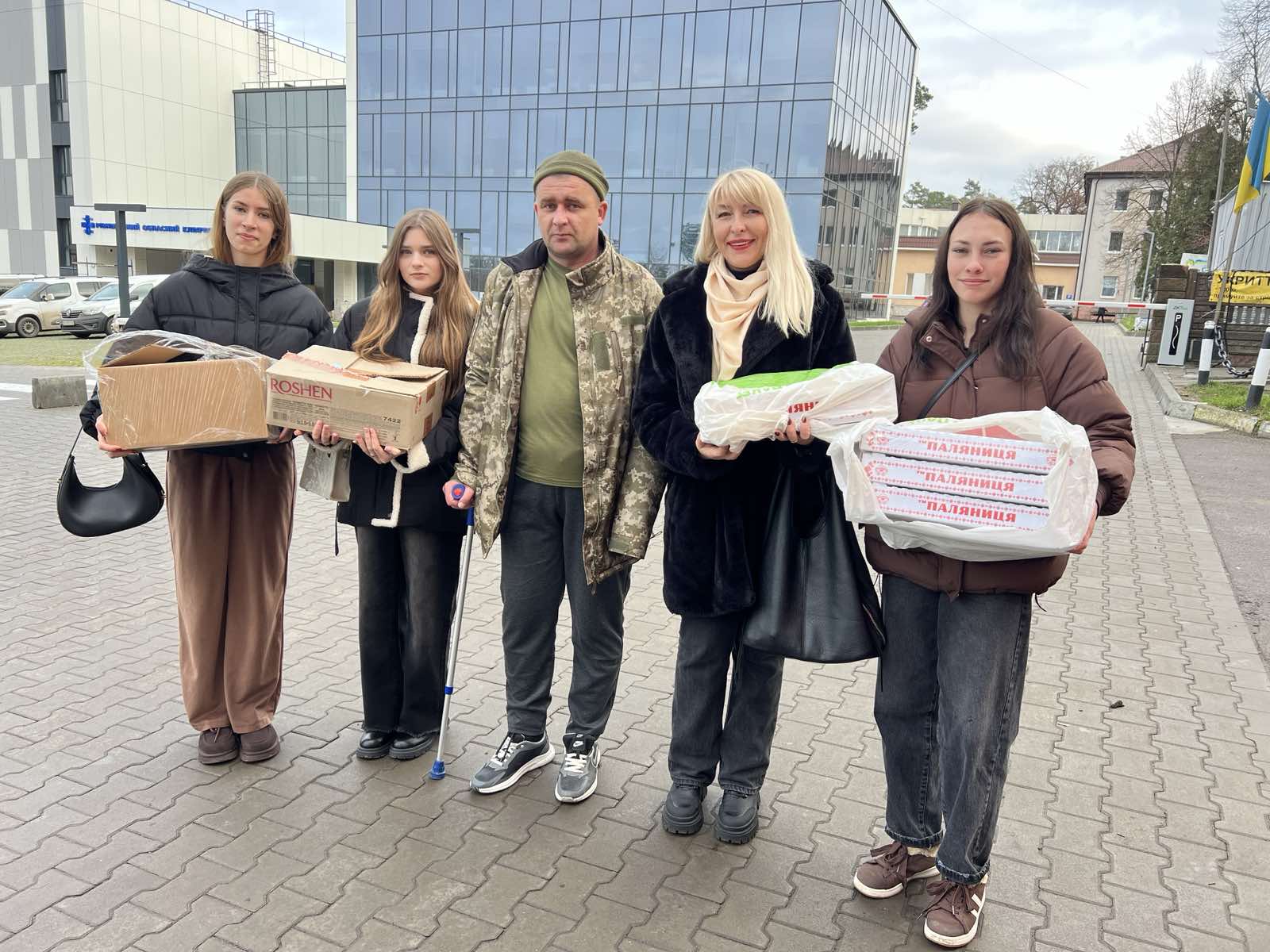 Представники МЕГУ відвідали військових у Рівненському обласному клінічному госпіталі