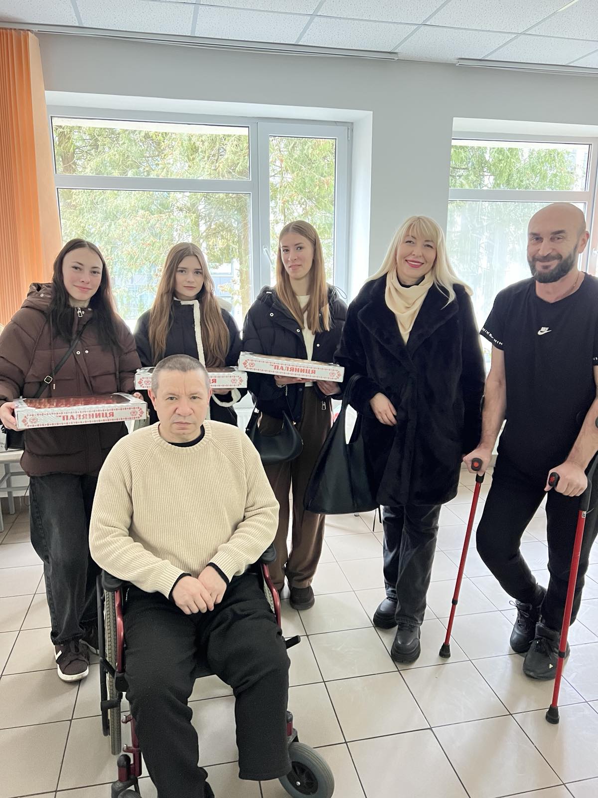 Представники МЕГУ відвідали військових у Рівненському обласному клінічному госпіталі