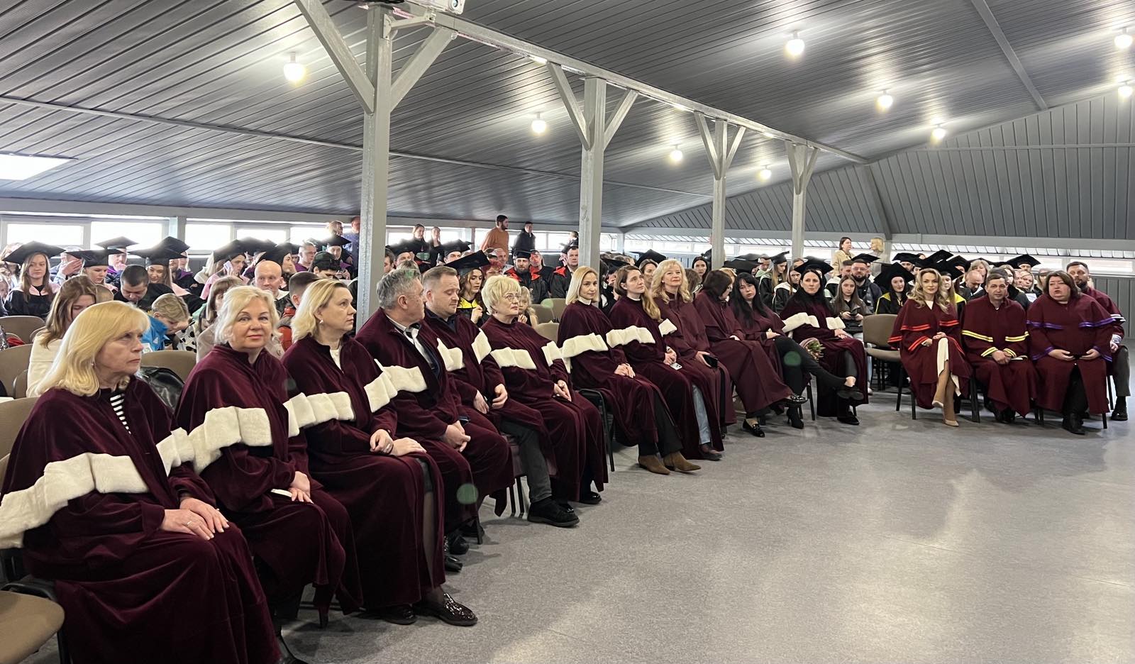 Вручення дипломів