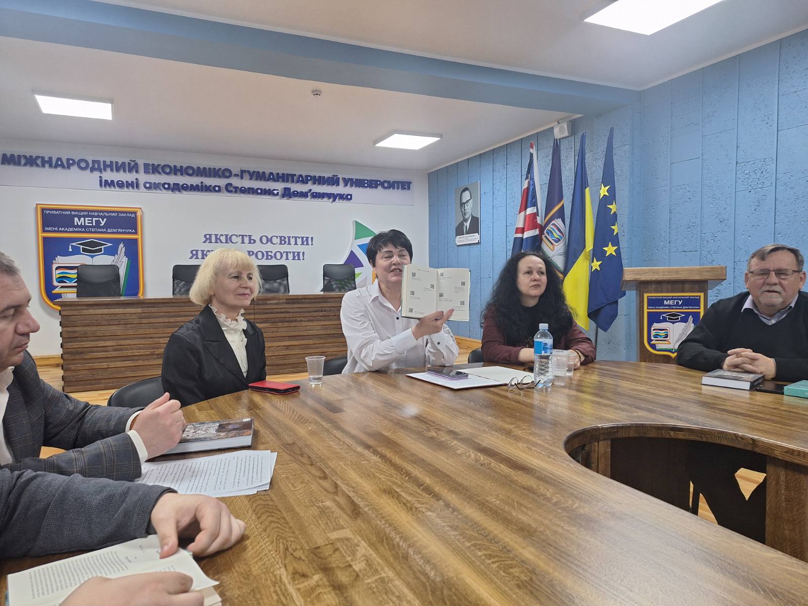 На історико-філологічному факультеті МЕГУ відбувся круглий стіл, присвячений творчости Алли Рогашко