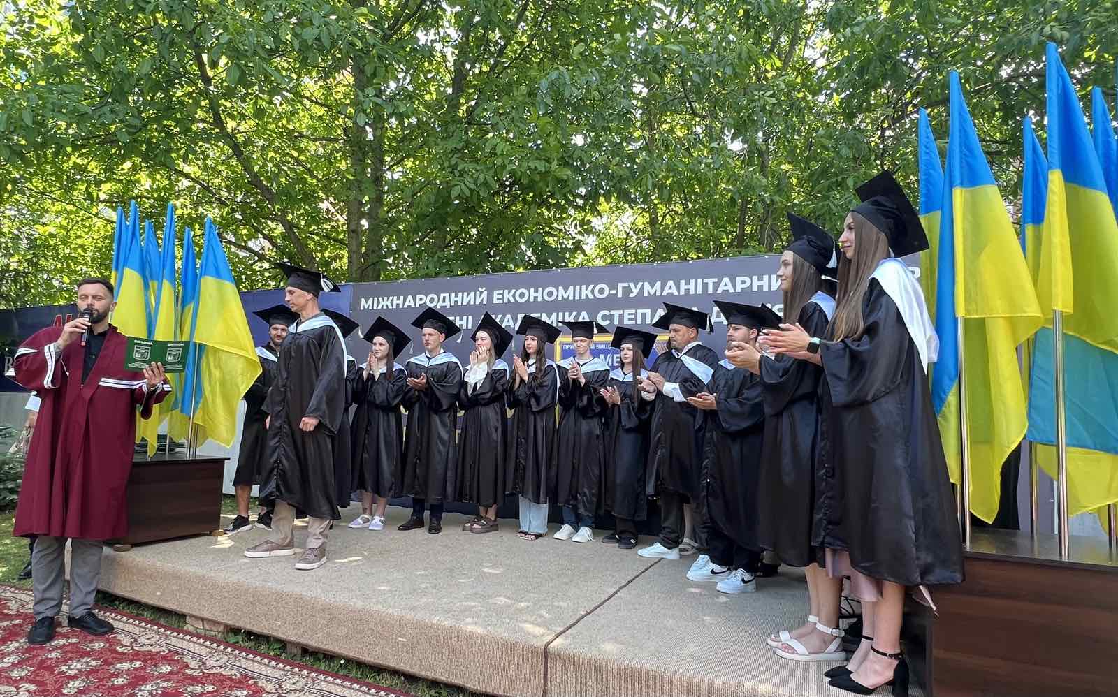 Випускники МЕГУ отримали дипломи