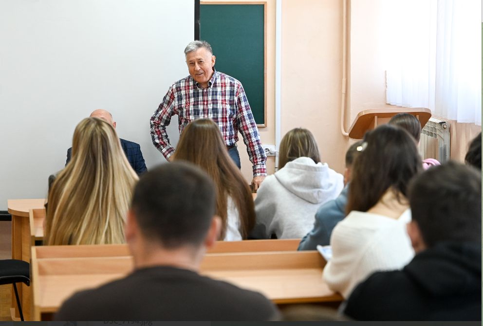 тренер РЕГІНА МЕГУ