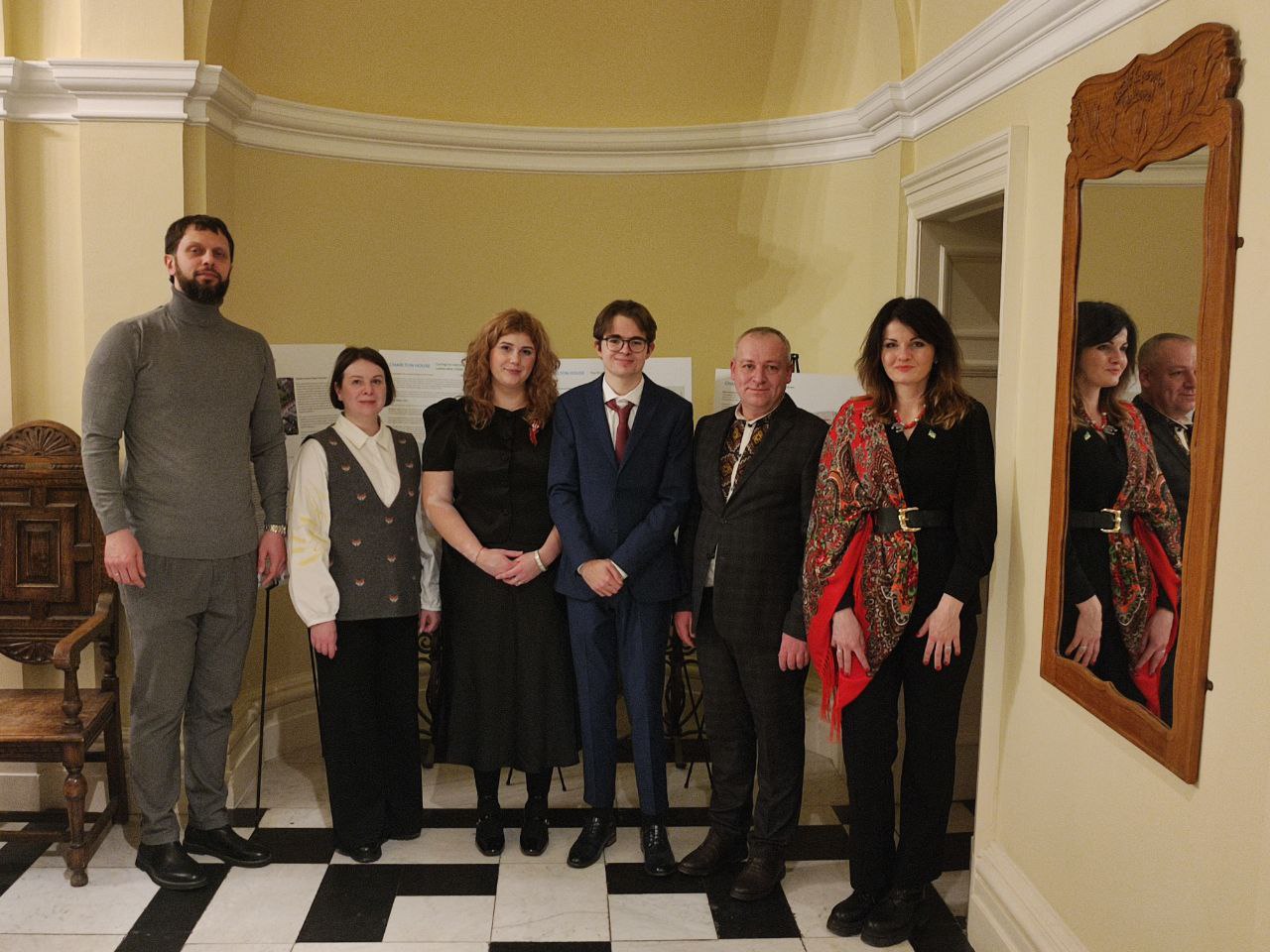 Під час офіційного прийому відбулася зустріч делегації МЕГУ з представниками Української асоціації студентів Університету Бат Спа. Під час спілкування обговорювалися можливості розширення академічної мобільності, залучення студентів до спільних освітніх, наукових і культурних проєктів, а також підтримки українських студентів, які навчаються у Великій Британії.