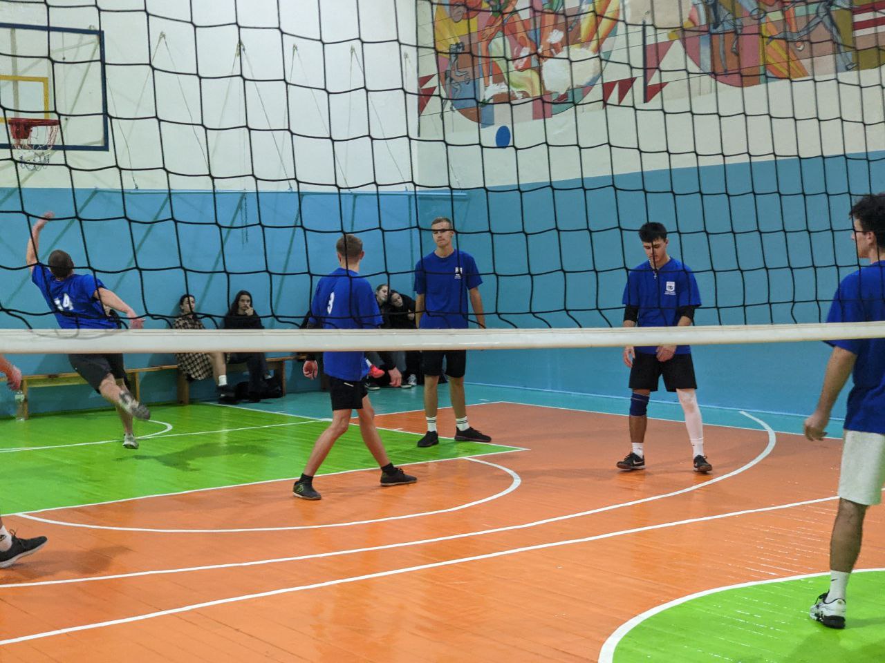 З нагоди 100‑річчя від дня народження засновника нашого університету академіка Степана Якимовича Дем’янчука відбувся Університетський турнір з волейболу серед студентських команд. Команда факультету кібернетики здобула почесне ІІІ місце, підтвердивши свою командну злагодженість, волю до перемоги та спортивний дух! Дякуємо організаторам, учасникам і вболівальникам за теплу підтримку та активну участь!