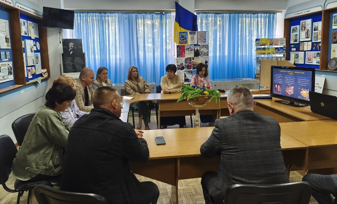 Викладачі кафедри історії, теорії держави і права та філософії організували проведення методичного семінару для вчителів Городоцької громади