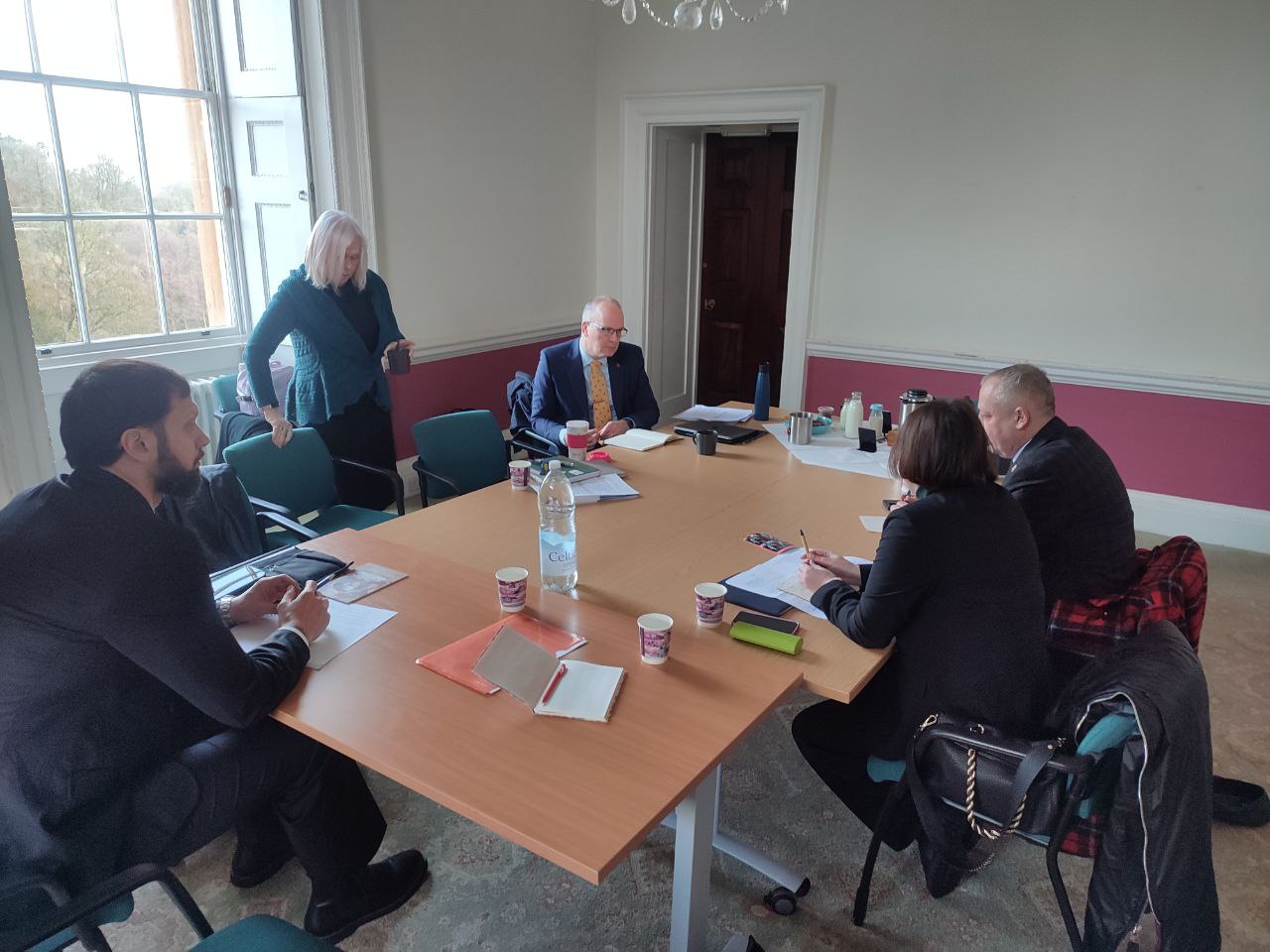 У рамках візиту відбулися стратегічні робочі зустрічі, присвячені розвитку інституційного партнерства між МЕГУ та Університетом Бат Спа. Під час зустрічей обговорювалися питання спільної участі у міжнародних та європейських грантових програмах, розвитку дослідницької співпраці, обміну академічним досвідом, а також інтеграції інноваційних освітніх практик і європейських стандартів якості освіти