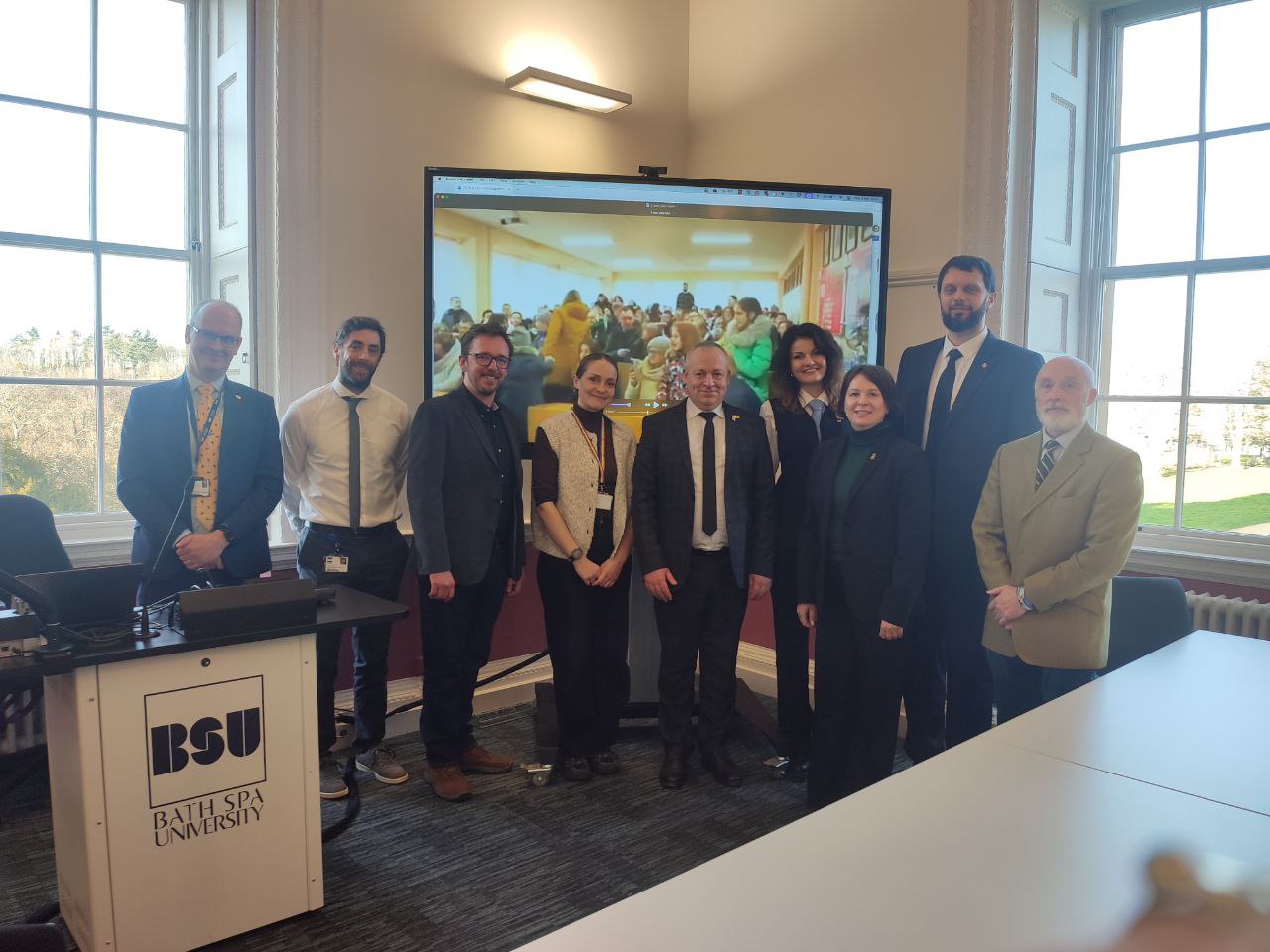 Значну увагу було приділено питанням кар’єрного розвитку та працевлаштування студентів, співпраці з підрозділами з працевлаштування й підтримки випускників, а також обміну досвідом у сфері інклюзивної освіти та підтримки вразливих груп. Делегація МЕГУ провела зустріч із представниками факультету прикладних наук, під час якої обговорили співпрацю за напрямами психології, права та фізичної реабілітації. Учасники зосередили увагу на можливостях академічного обміну, спільних наукових дослідженнях і впровадженні сучасних освітніх практик у підготовку фахівців.