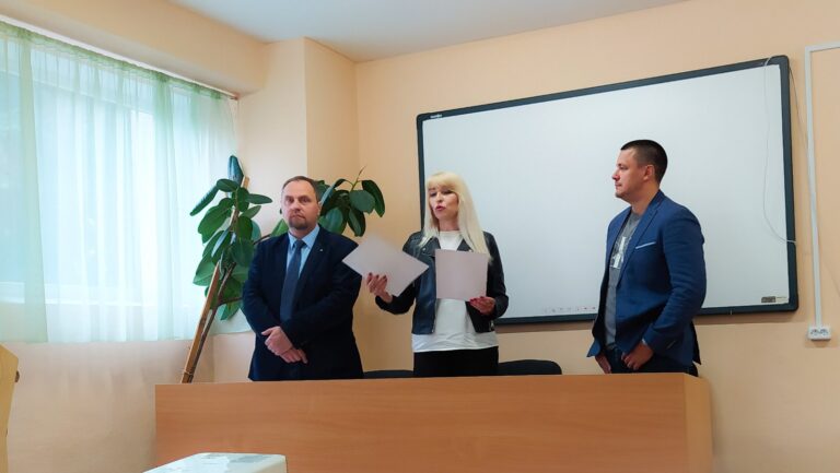 фуі