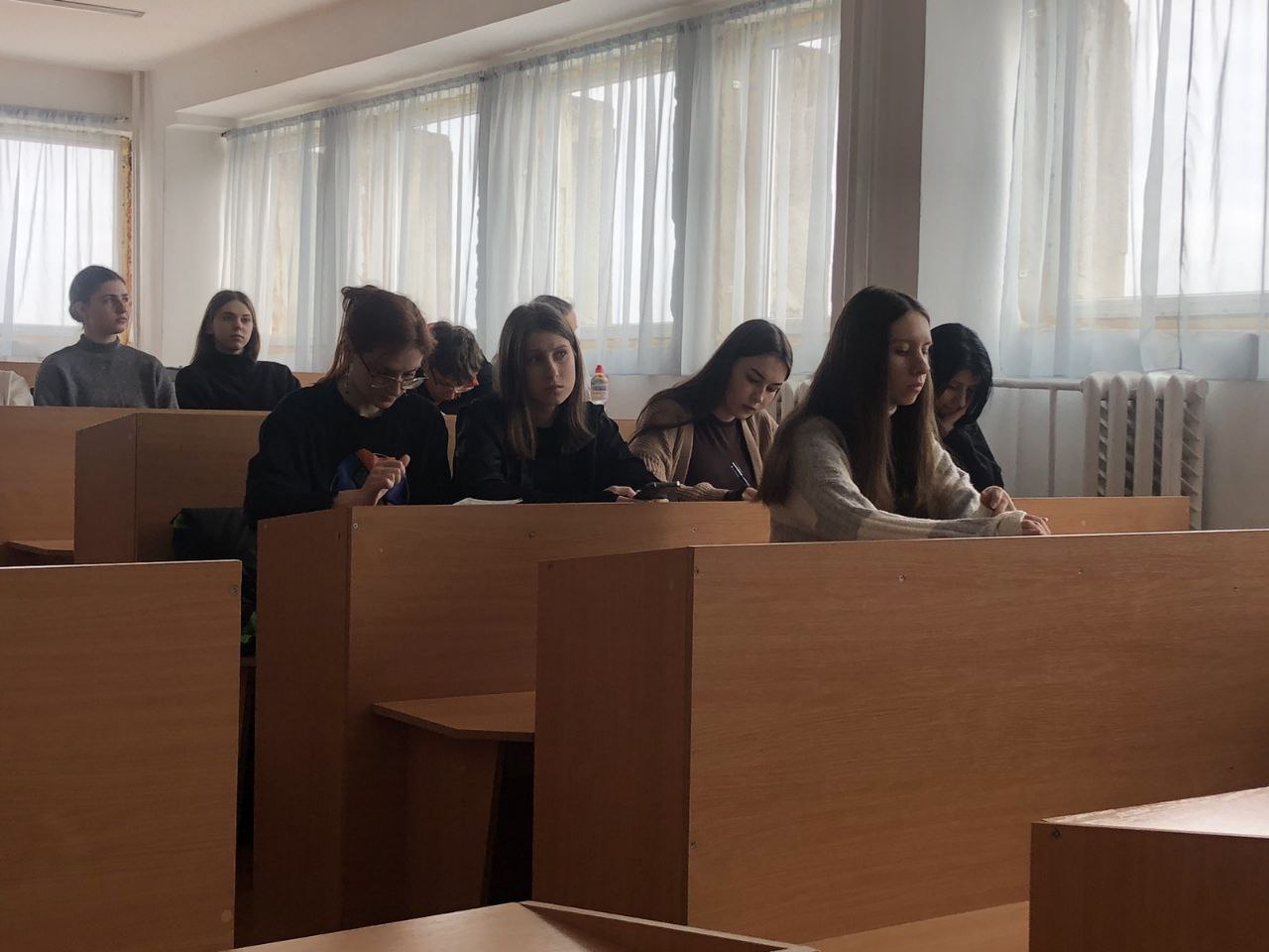 Викладачі і студенти факультету журналістики