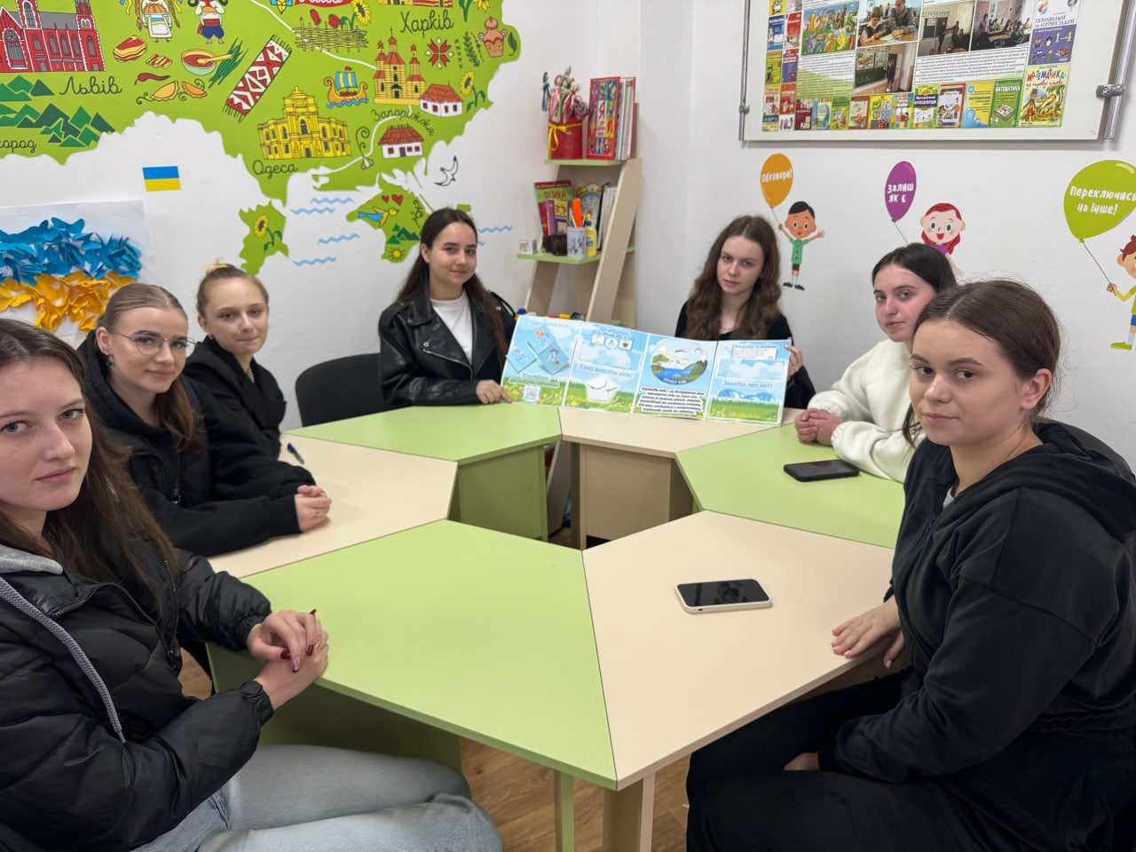 Здобувачі освіти педагогічного факультету вчилися створювати лепбуки