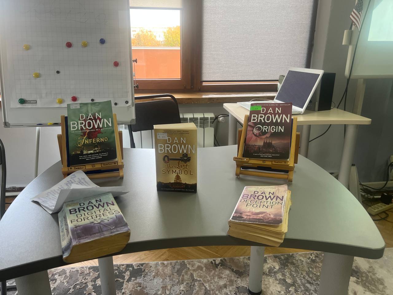 Студенти МЕГУ занурилися у «Світ загадок і символів Дена Брауна»