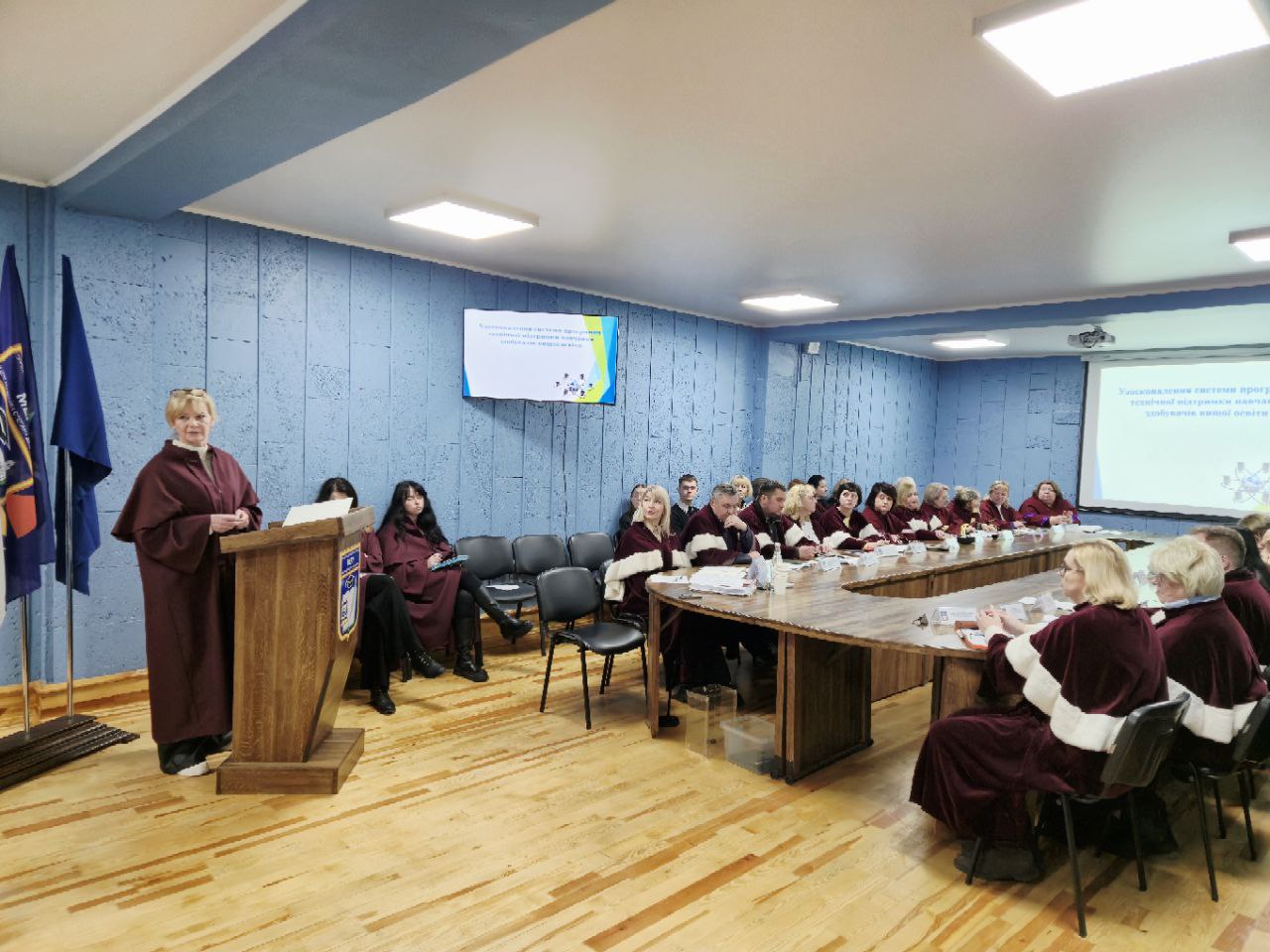 На початку засідання голова вченої ради повідомив присутнім, що відповідно до наказу Міністерства освіти і науки України від 11.12.2025 року № 1618 «Про затвердження рішень атестаційної колегії Міністерства освіти і науки України», доктору філологічних наук Мельничук Оксані Дмитрівні присвоєне вчене звання доцента кафедри романо-германської філології. 