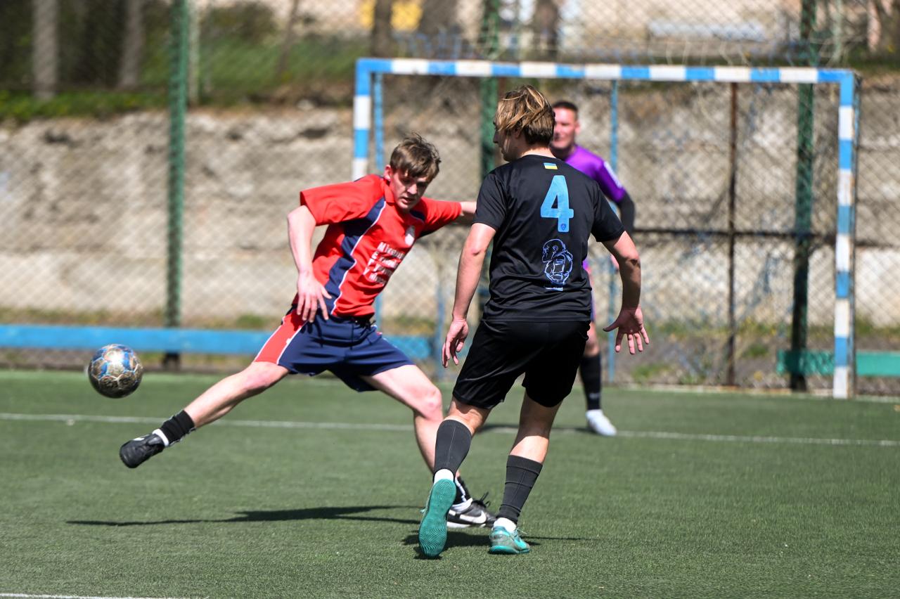 Фут зал пліч о пліч