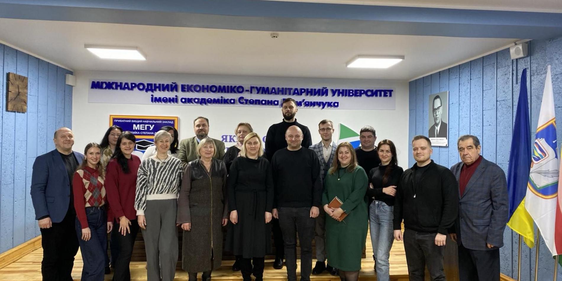 Загальне фото круглого столу економічного факультету