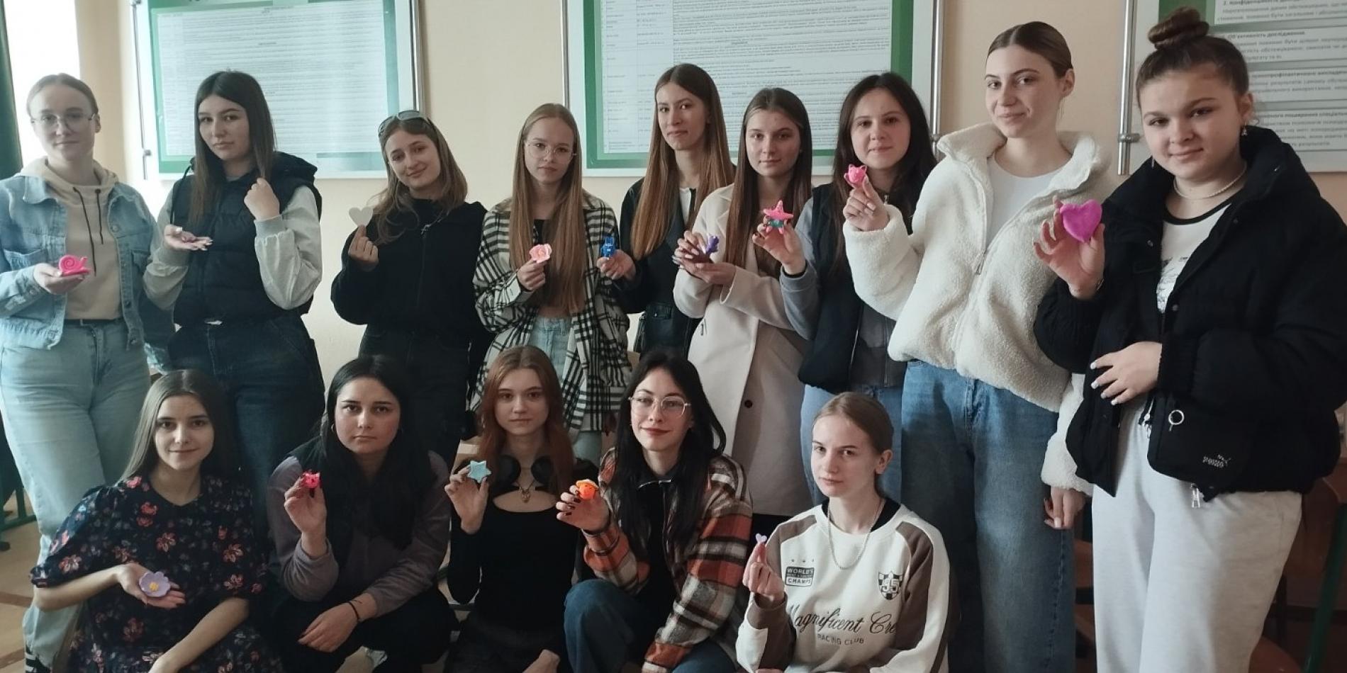 Першокурсники психології креативно відзначили