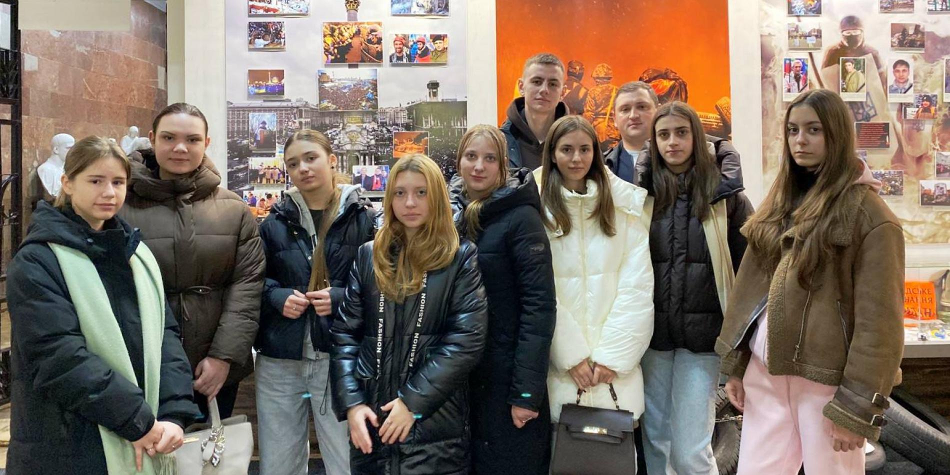 З нагоди Дня Гідності та Свободи, 25 листопада, студенти факультету географії, історії та туризму відвідали Рівненський обласний краєзнавчий музей