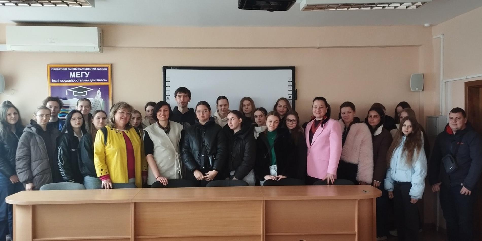 Лекторій "Історія як джерело сили та стійкості у час війни"
