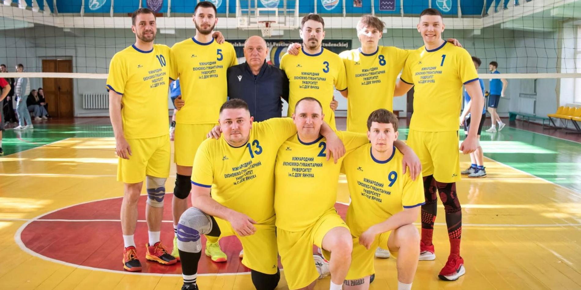 Збірна чоловіча команда з волейболу стала срібним призером