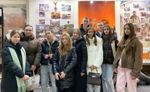 З нагоди Дня Гідності та Свободи, 25 листопада, студенти факультету географії, історії та туризму відвідали Рівненський обласний краєзнавчий музей