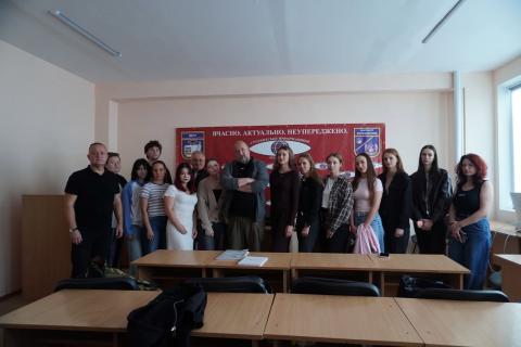 На факультеті журналістики відбулася перша бінарна лекція з основ військової журналістики