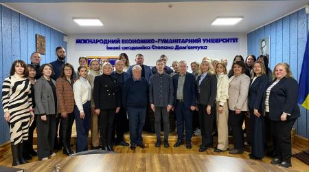 Спільне фото освіти й бізнесу