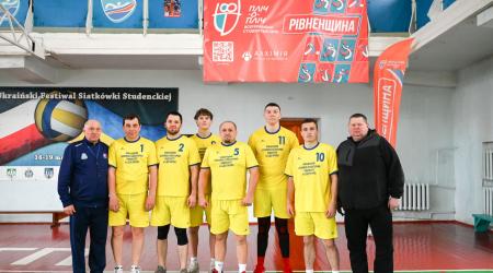 Змагання з волейболу чоловіки (спільне фото)