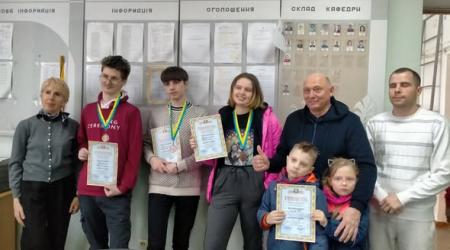 Факультет кібернетики спільне фото з командою