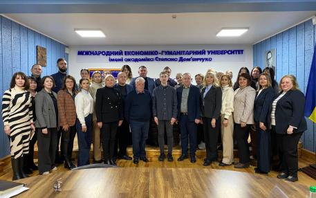 Спільне фото освіти й бізнесу
