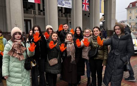 Стоп насильству акція