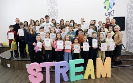 Викладачі факультету журналістики МЕГУ відзначили переможців учнівських робіт кінофотоконкурсу у Костополі 