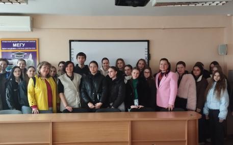 Лекторій "Історія як джерело сили та стійкості у час війни"