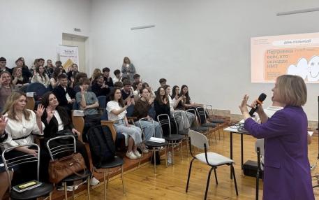 Представники МЕГУ долучилися до Дня спільнодії «Ти як?» для підтримки випускників шкіл